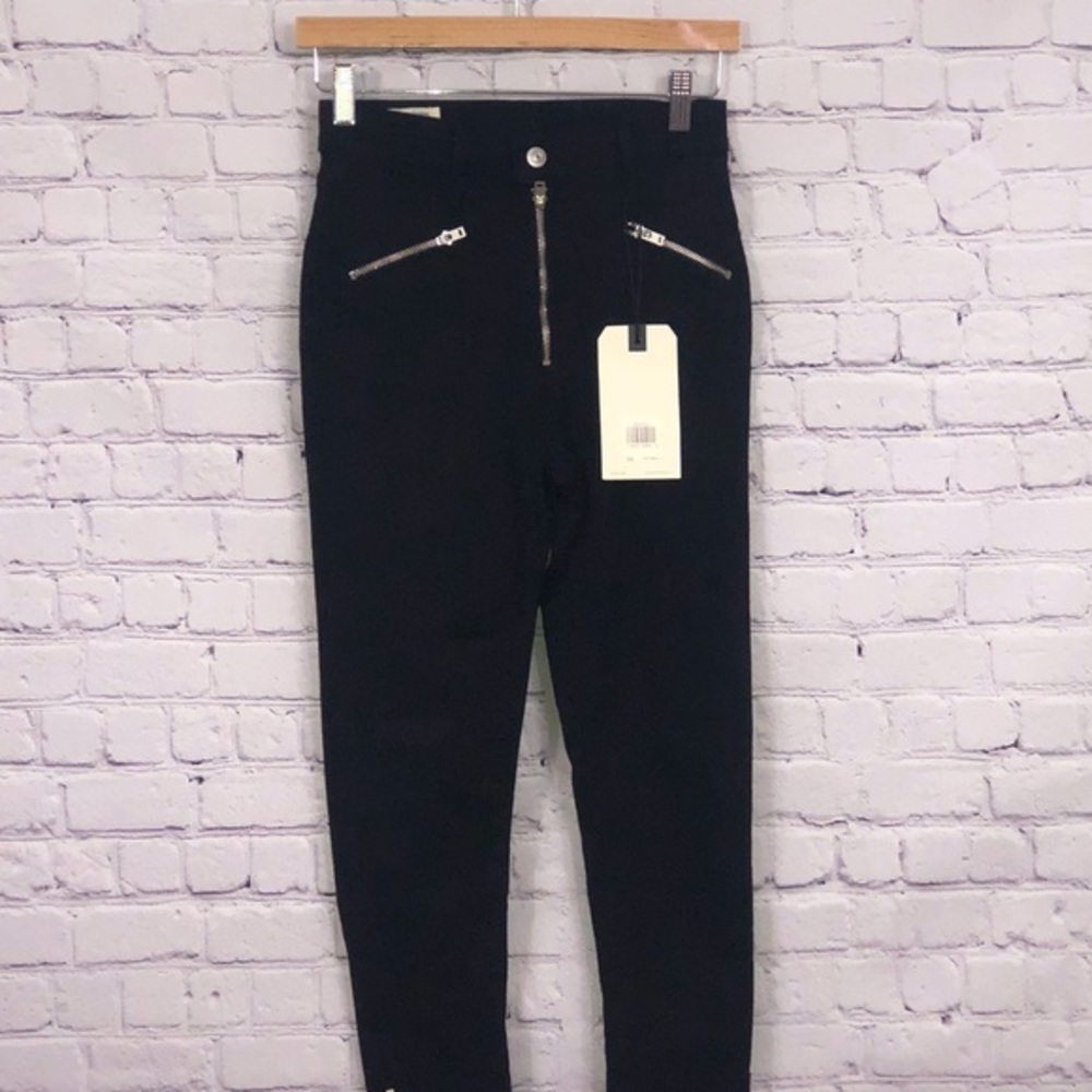 NWOT LEVI’S PREMIUM BLACK ANKLE DENIM SIZE 26”
